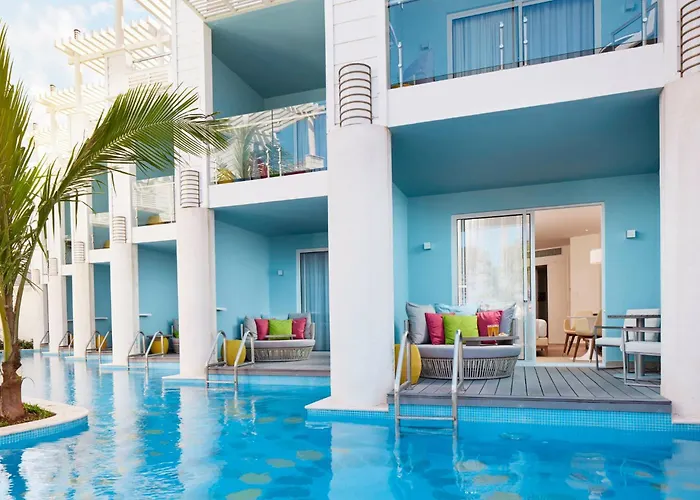 Premium Ocean View Swim Up Suite