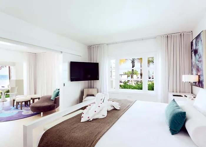 Beachfront Honeymoon Suite